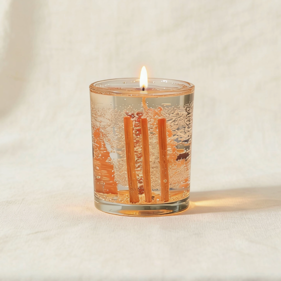 Transparent gel candle with embedded wooden wicks and suspended bubbles, creating a warm and luminous ambiance when lit